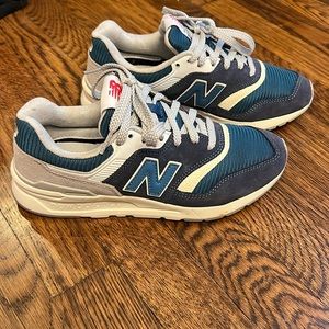 New Balance 997H size men’s 4.5/women’s 6